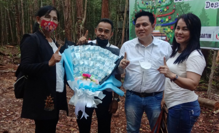 Tiga Peserta Bisnis Partner Mendapatkan Reward 