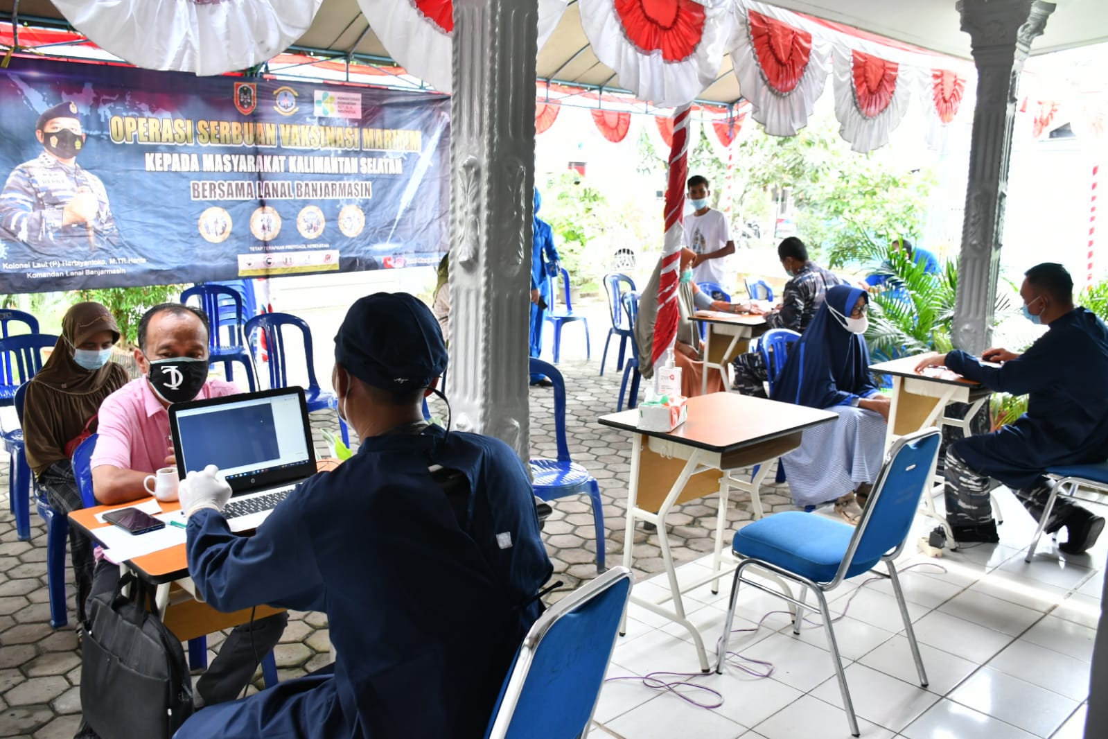 Perkuat Herd Immunity, Lanal Banjarmasin Gencarkan Serbuan Vaksinasi Maritim