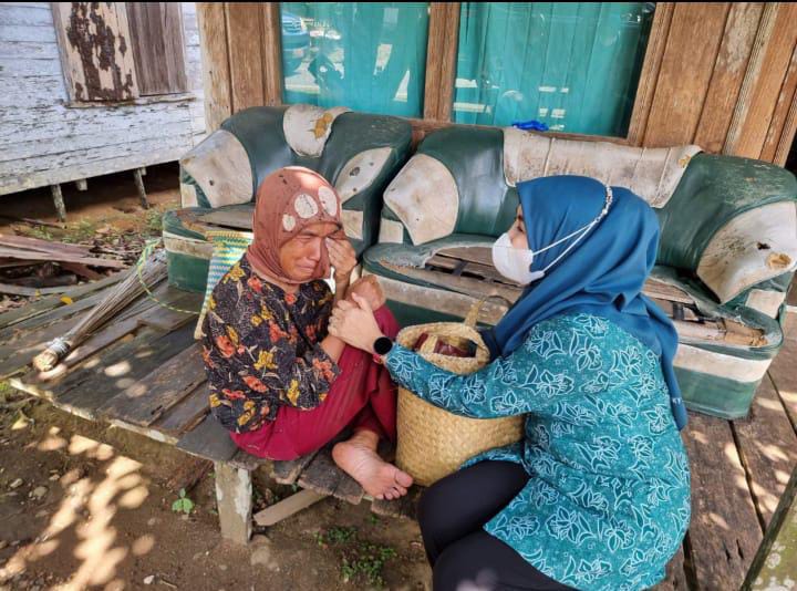 Bunda Sri dan TP PKK Balangan Selalu Peduli Kepada Masyarakat