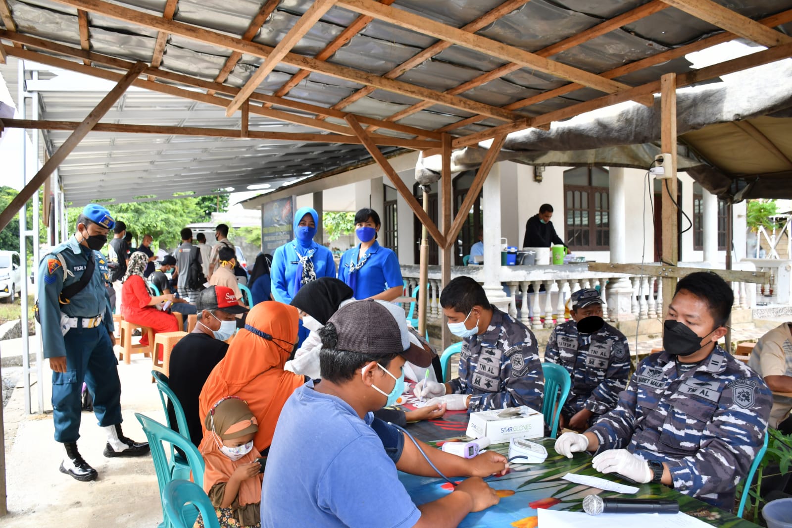 TNI AL Lanal Banjarmasin Gelar Vaksinasi di Desa Guntung Manggis
