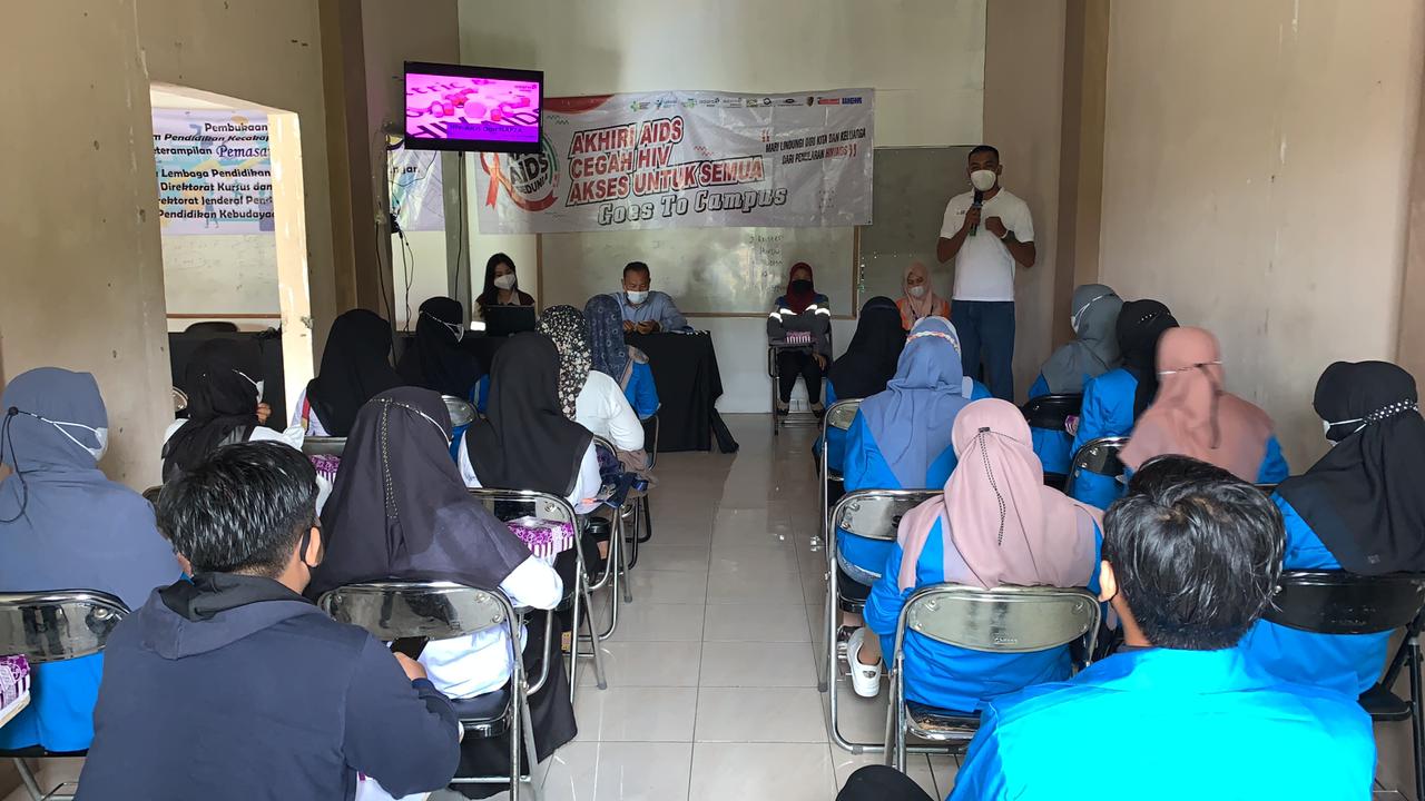 Kampanye Bahaya HIV-AIDS, PT Adaro “Goes to Campus”