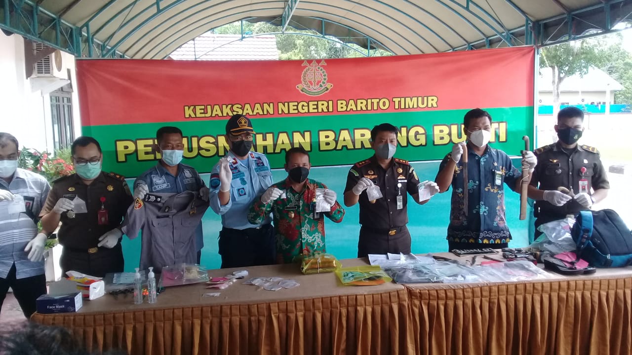 Kejari Bartim Musnahkan Barbuk Tindak Kejahatan