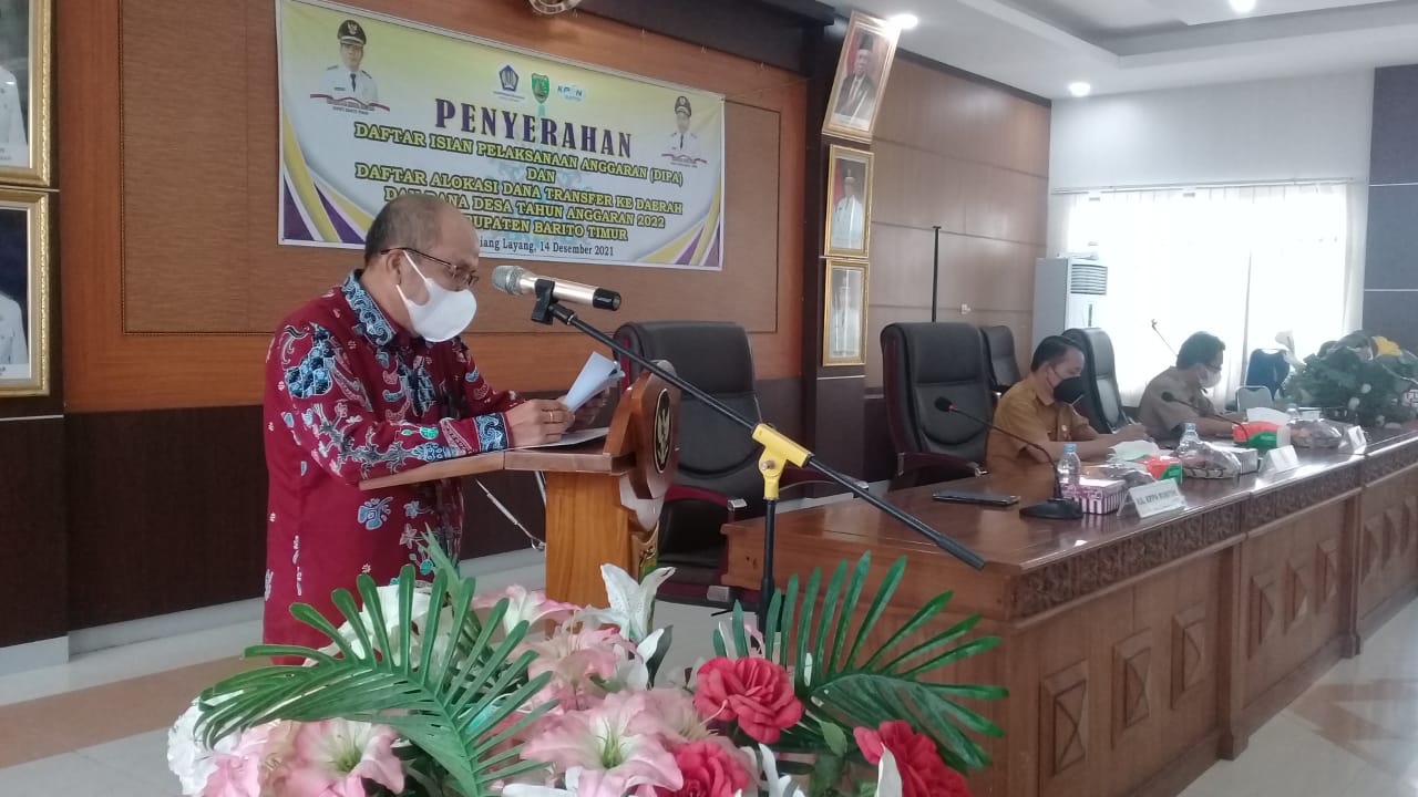 Kepala KPPN Buntok Serahkan DIPA Bartim Tahun Anggaran 2022