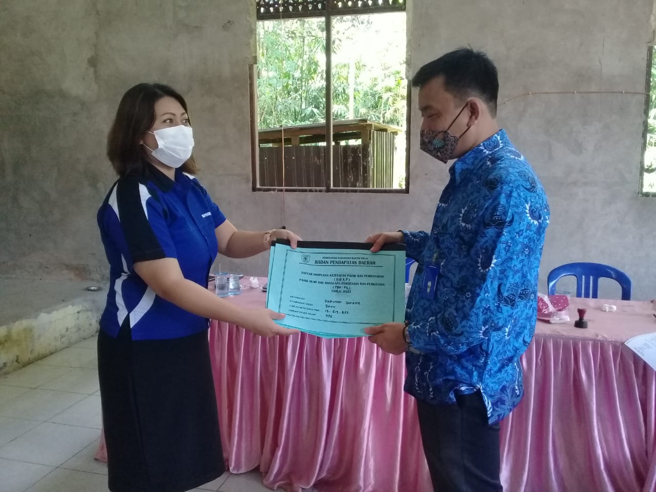 Camat Karusen Janang Hadiri Penyerahan SPPT PBB P2 dari Bapenda Bartim