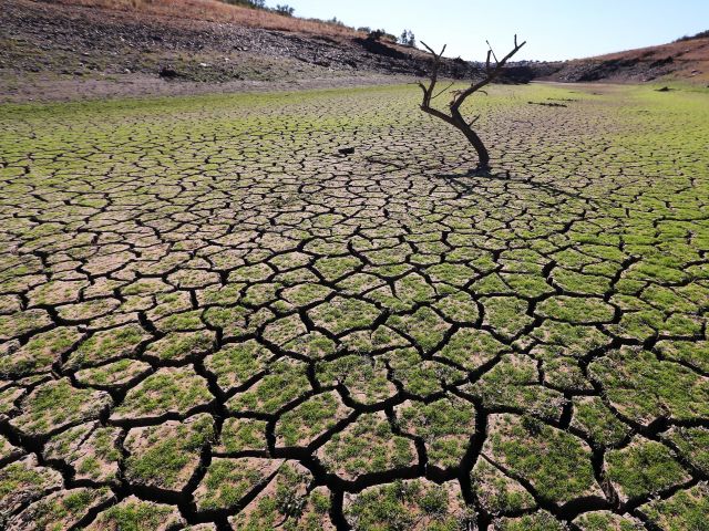page2_Drought_Lake Kepedulian