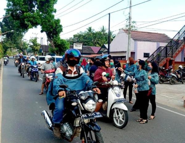 PKK Kabupaten Bartim Berbagi Takjil