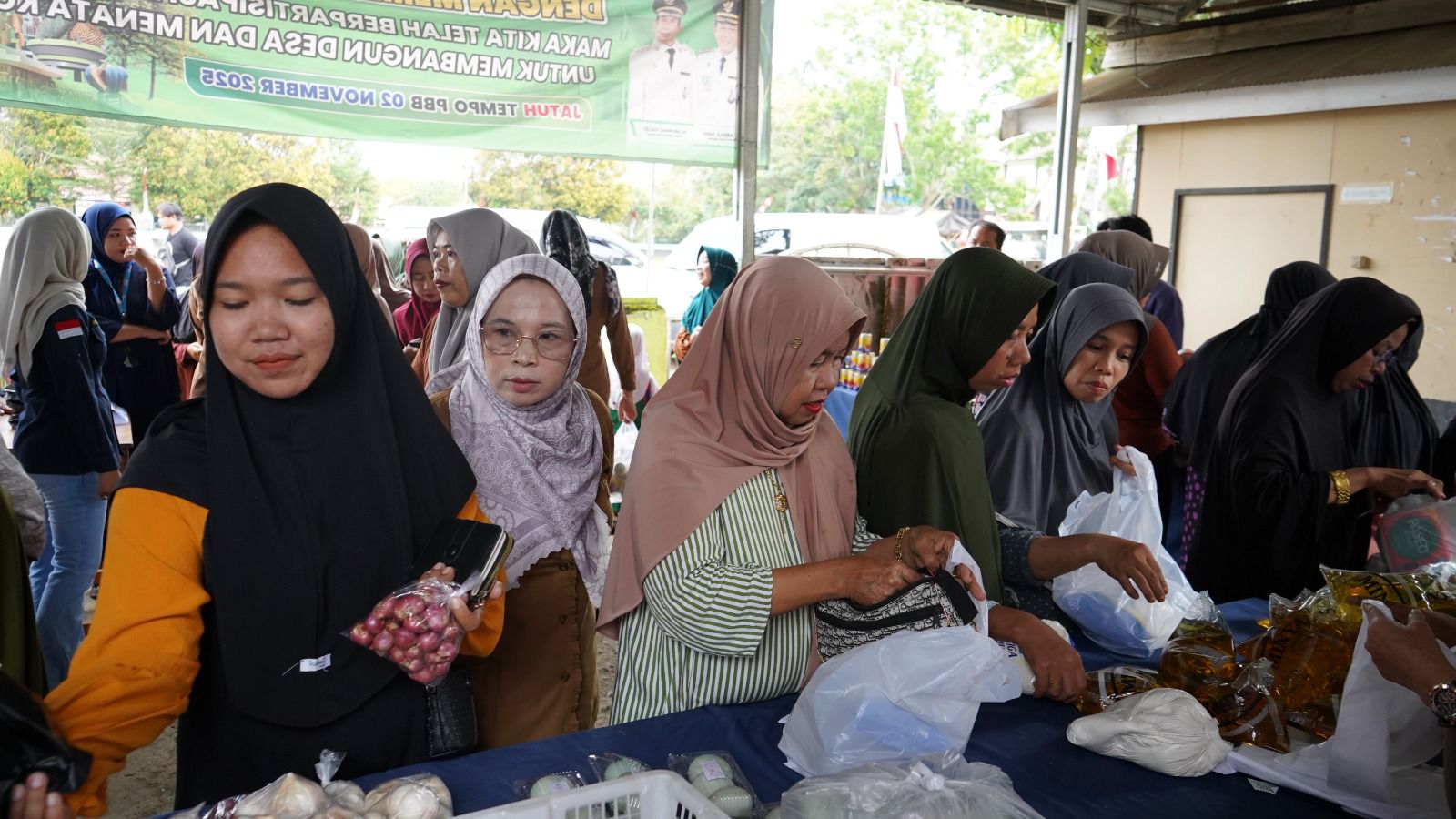 Antusiasme Tinggi, Pasar Murah Disperindag Balangan di Halong Ludes Diborong Warga