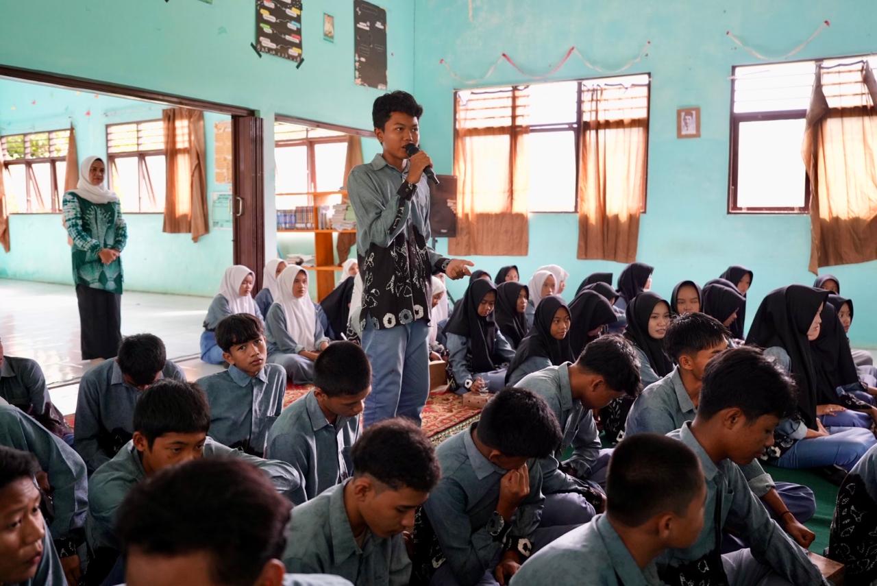 Sosialisasi HIV-AIDS di SMA Lampihong, GOW Balangan Dorong Remaja Peduli Kesehatan